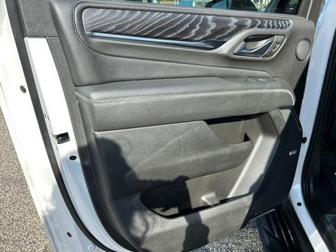 Used 2023 GMC Yukon XL Denali image 13