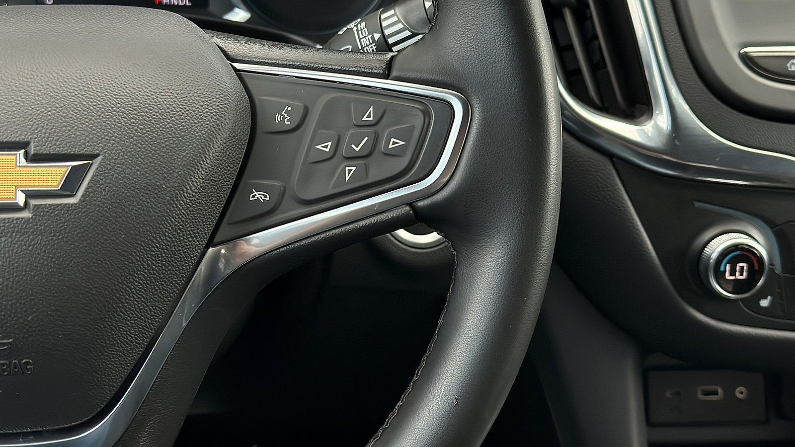 Used 2024 Chevrolet Equinox LT AWD/4WD image 12