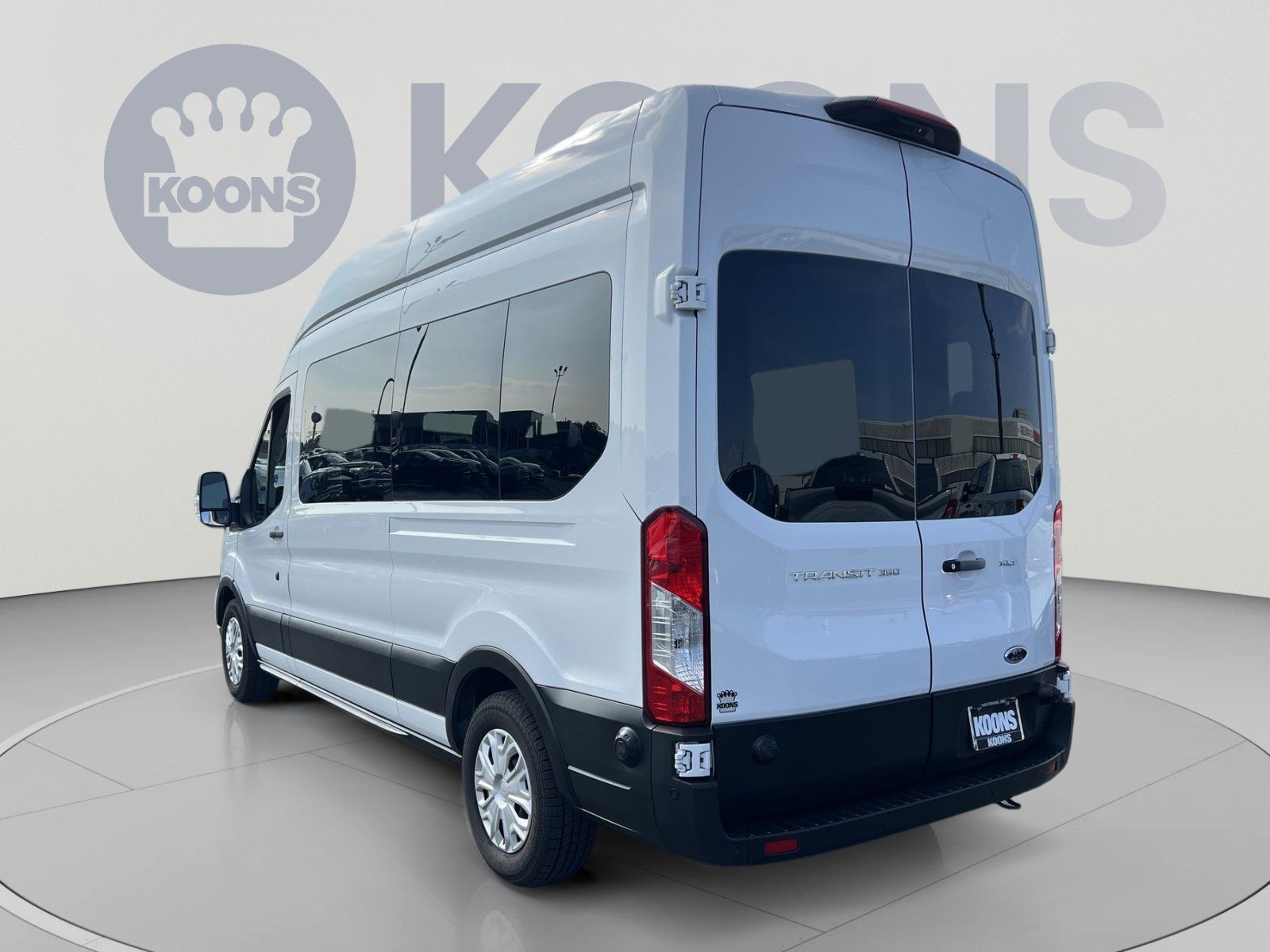 Used 2024 Ford Transit 350 XLT RWD image 4