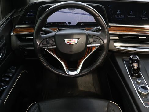 Used 2021 Cadillac Escalade Premium Luxury w/ LPO, Illumination Package image 8