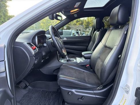 Used 2019 Jeep Grand Cherokee Altitude AWD/4WD image 11