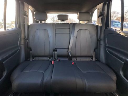 Used 2025 Mercedes-Benz GLB 250 4MATIC image 17