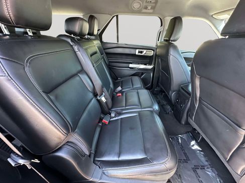 Used 2023 Ford Explorer XLT w/ Equipment Group 202A AWD/4WD image 33