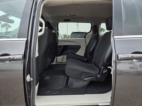 Used 2023 Chrysler Voyager LX FWD image 14