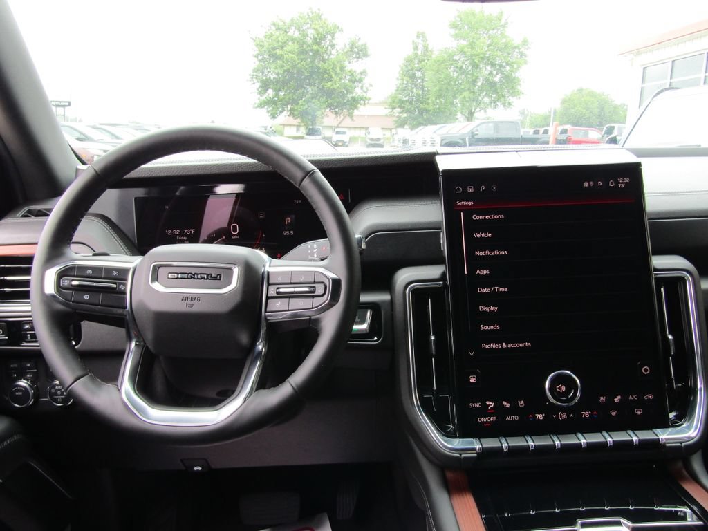 Used 2025 GMC Yukon Denali AWD/4WD image 5