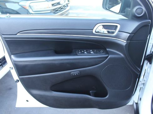Used 2022 Jeep Grand Cherokee Limited AWD/4WD image 19
