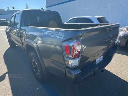 Used 2021 Toyota Tacoma TRD Off-Road w/ Technology Package AWD/4WD image 6