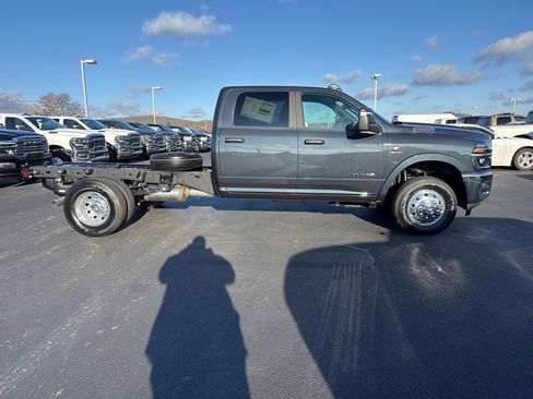 New 2026 RAM 3500 Big Horn AWD/4WD image 5