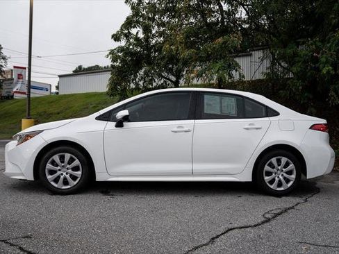 Certified 2022 Toyota Corolla LE image 4
