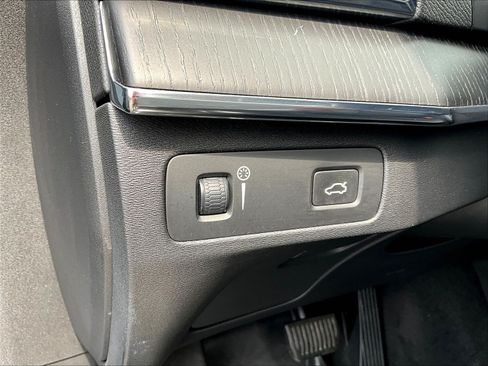 Used 2020 Volvo XC90 T5 Momentum FWD image 39