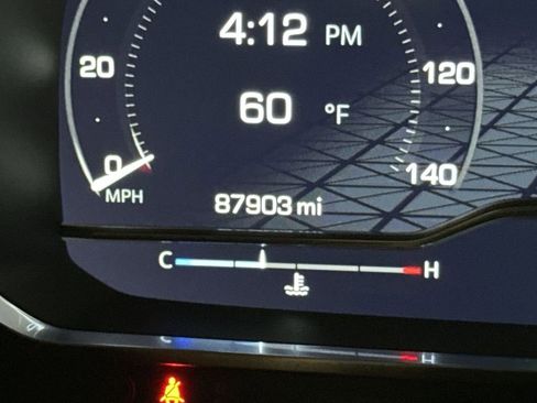 Used 2023 GMC Yukon XL SLT image 13