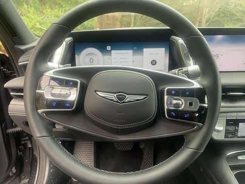 Used 2025 Genesis G90 3.5T AWD/4WD image 8