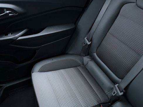 Used 2025 Chevrolet Trax LT image 37