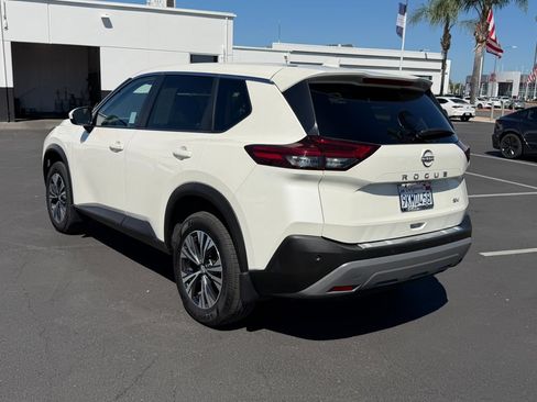 Used 2023 Nissan Rogue SV FWD image 9