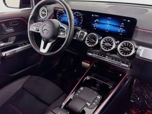 Used 2023 Mercedes-Benz GLB 250 image 15