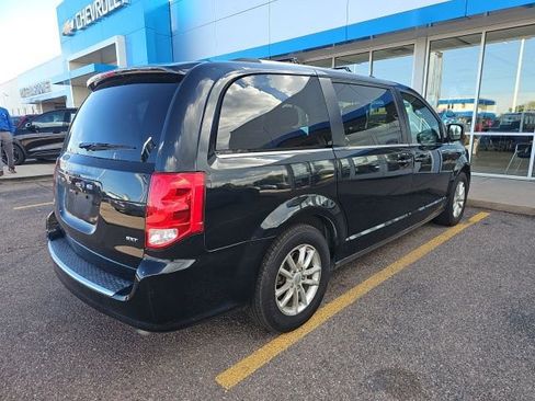 Used 2020 Dodge Grand Caravan SXT FWD image 3