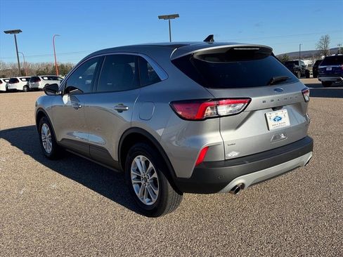 Used 2022 Ford Escape SE image 4