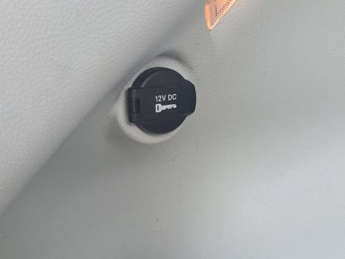 Used 2018 Jeep Compass Latitude FWD image 12