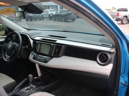 Used 2018 Toyota RAV4 XLE AWD/4WD image 28