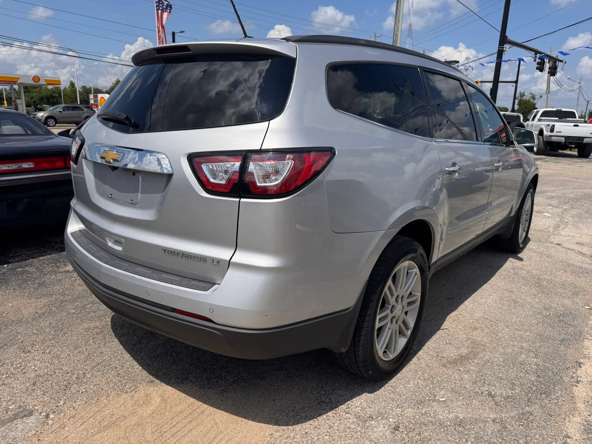 Used 2015 Chevrolet Traverse LT w/ Style and Technology Package FWD image 6