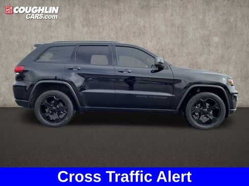 Used 2019 Jeep Grand Cherokee Laredo image 6