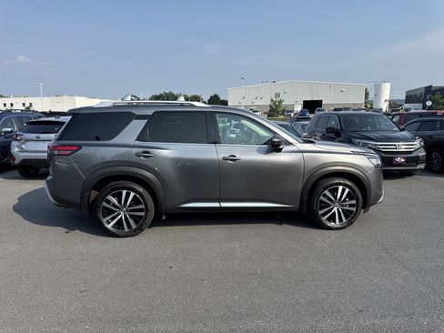 Used 2024 Nissan Pathfinder Platinum AWD/4WD image 38