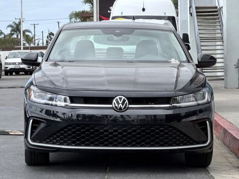Used 2025 Volkswagen Jetta SE FWD image 6