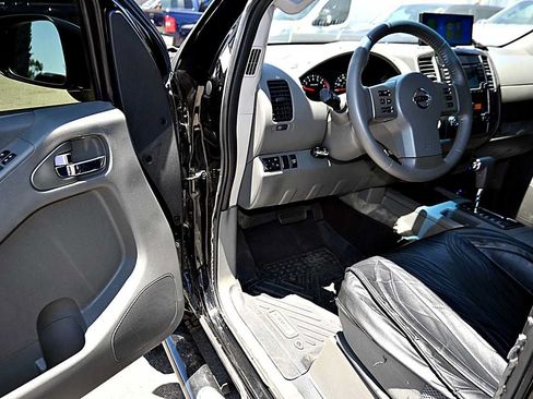 Used 2017 Nissan Frontier SV w/ SV Value Truck Package RWD image 17