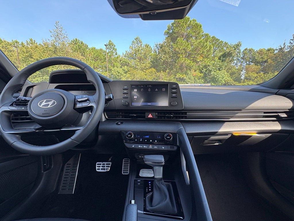 New 2026 Hyundai Elantra SEL Sport FWD image 22