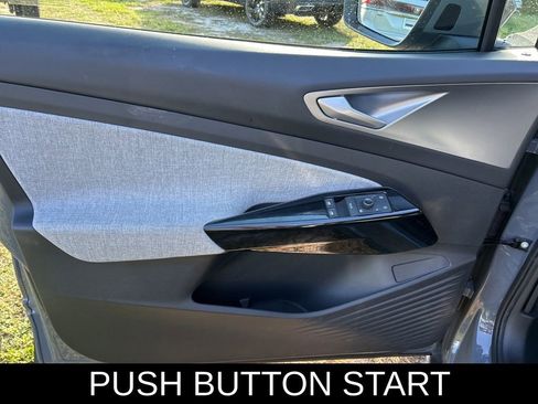 Certified 2025 Volkswagen ID.4 Pro image 10