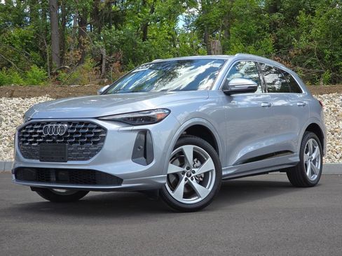 Used 2025 Audi Q5 Premium Plus AWD/4WD image 2