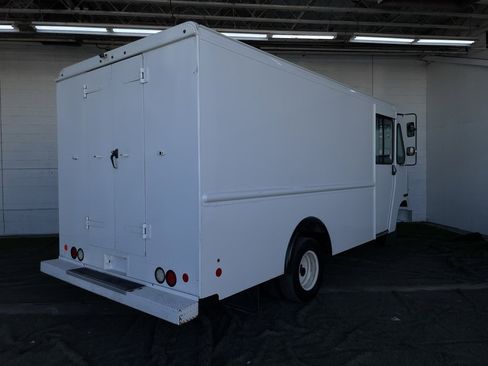 Used 2017 Ford E-350 and Econoline 350 Super Duty w/ A/C Prep Package image 5