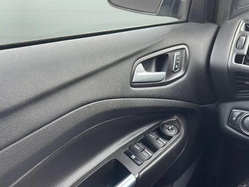 Used 2014 Ford Escape SE w/ Equipment Group 201A FWD image 17