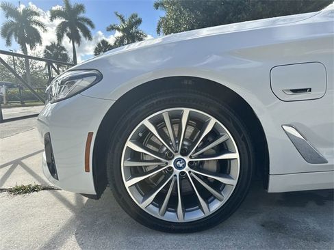 Used 2023 BMW 530e w/ M Sport Package image 19