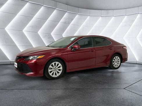 Used 2020 Toyota Camry LE FWD image 3