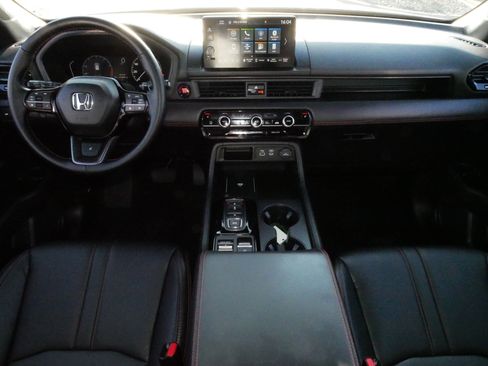 Certified 2025 Honda Pilot TrailSport image 10