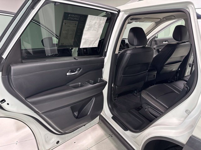 Used 2024 Nissan Pathfinder SL AWD/4WD image 25