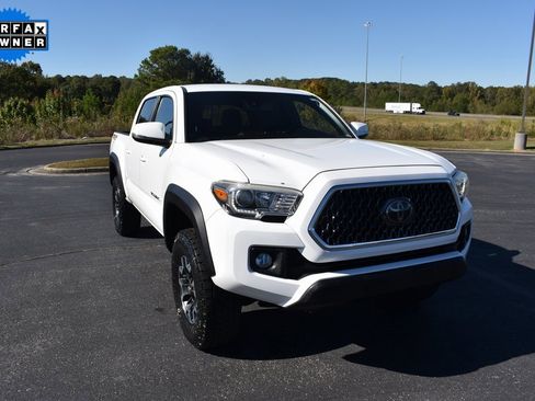 Used 2018 Toyota Tacoma TRD Off-Road image 1