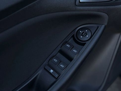 Used 2018 Ford Focus SE w/ Cold Weather Package image 24