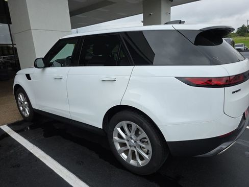 Used 2025 Land Rover Range Rover Sport SE AWD/4WD image 3