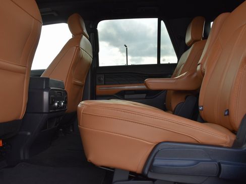 Used 2023 Ford Expedition Platinum image 9