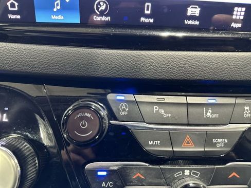 Used 2024 Chrysler Pacifica Touring-L image 31