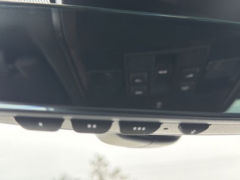 Used 2023 Volkswagen Tiguan SE R-Line image 41