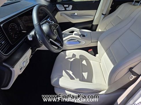 Used 2024 Mercedes-Benz GLS 450 4MATIC image 11