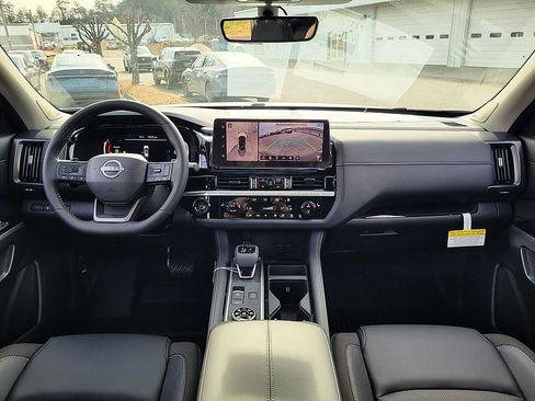 New 2026 Nissan Pathfinder SL image 16