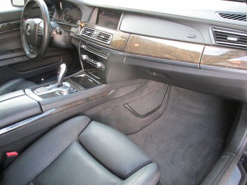 Used 2015 BMW 740i image 20