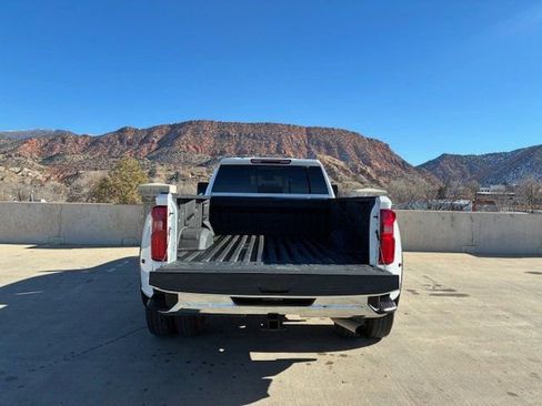 Used 2025 Chevrolet Silverado 3500 LT image 8