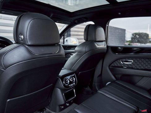 Used 2022 Bentley Bentayga image 36