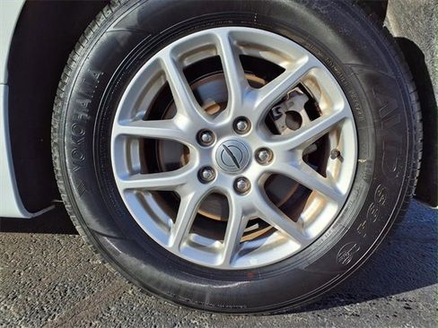 Used 2024 Chrysler Pacifica Touring-L image 34