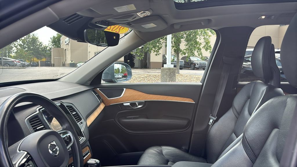 Used 2021 Volvo XC90 T6 Momentum w/ Climate Package AWD/4WD image 25